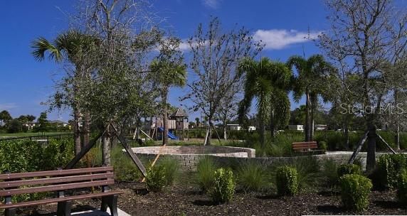 На продажу: $285,384 (2 спален, 2 ванн, 1180 Квадратных фут)