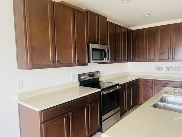 出租: $2,400 (4 贝兹, 2 浴室, 1910 平方英尺)