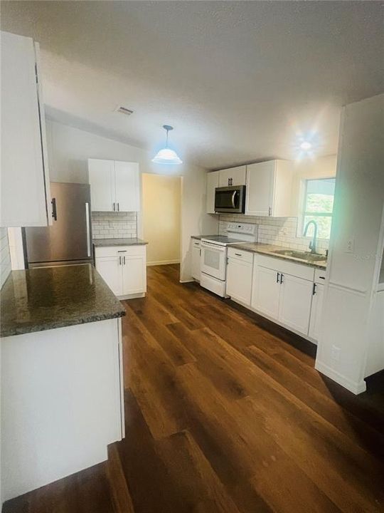 For Sale: $159,000 (3 beds, 2 baths, 1248 Square Feet)