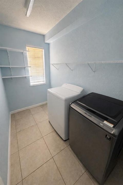 出租: $3,600 (2 贝兹, 2 浴室, 1920 平方英尺)