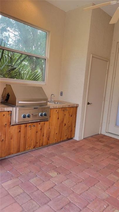 出租: $5,200 (4 贝兹, 3 浴室, 3445 平方英尺)