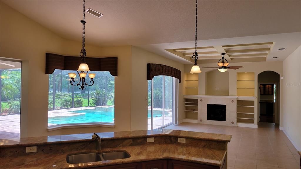 出租: $5,200 (4 贝兹, 3 浴室, 3445 平方英尺)