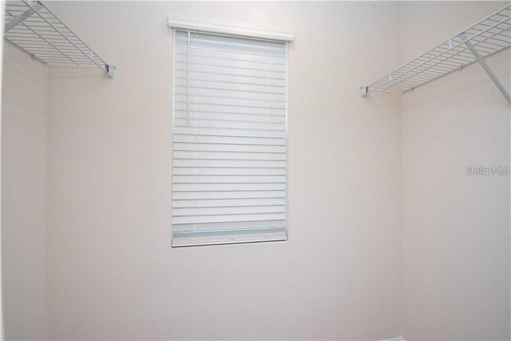 For Rent: $2,900 (4 beds, 2 baths, 2387 Square Feet)