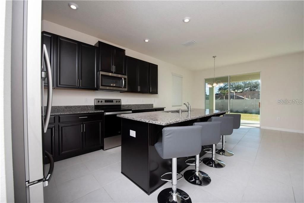 For Rent: $2,900 (4 beds, 2 baths, 2387 Square Feet)