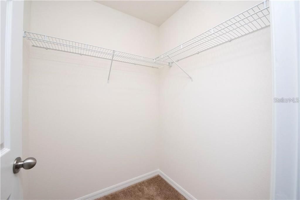 For Rent: $2,900 (4 beds, 2 baths, 2387 Square Feet)