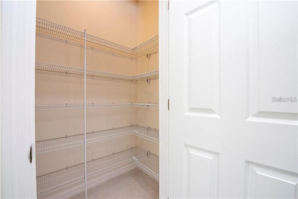 For Rent: $2,900 (4 beds, 2 baths, 2387 Square Feet)