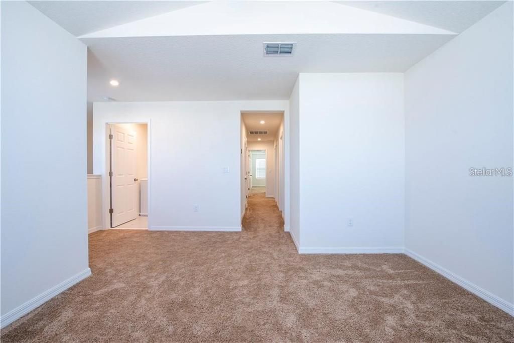 For Rent: $2,900 (4 beds, 2 baths, 2387 Square Feet)