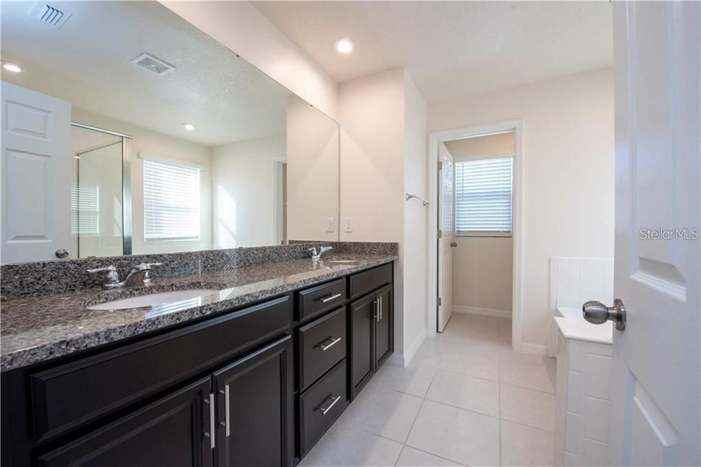 For Rent: $2,900 (4 beds, 2 baths, 2387 Square Feet)