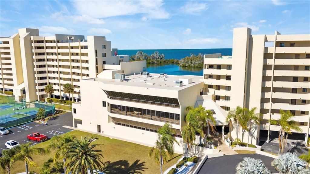 出租: $2,500 (2 贝兹, 2 浴室, 950 平方英尺)