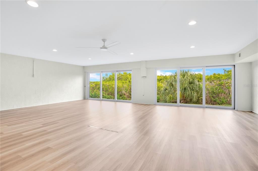 For Sale: $499,900 (2 beds, 2 baths, 1278 Square Feet)