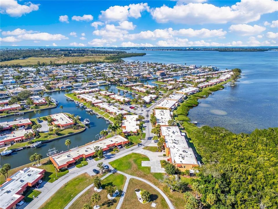 For Sale: $499,900 (2 beds, 2 baths, 1278 Square Feet)