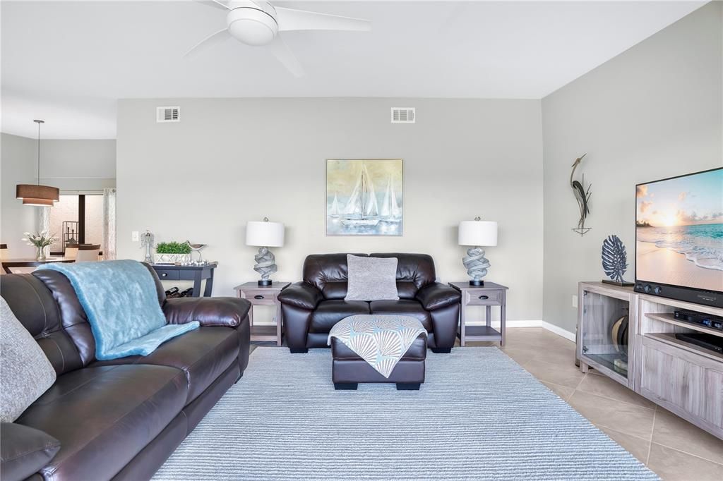 For Sale: $499,900 (2 beds, 2 baths, 1278 Square Feet)