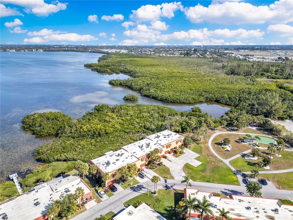 For Sale: $499,900 (2 beds, 2 baths, 1278 Square Feet)