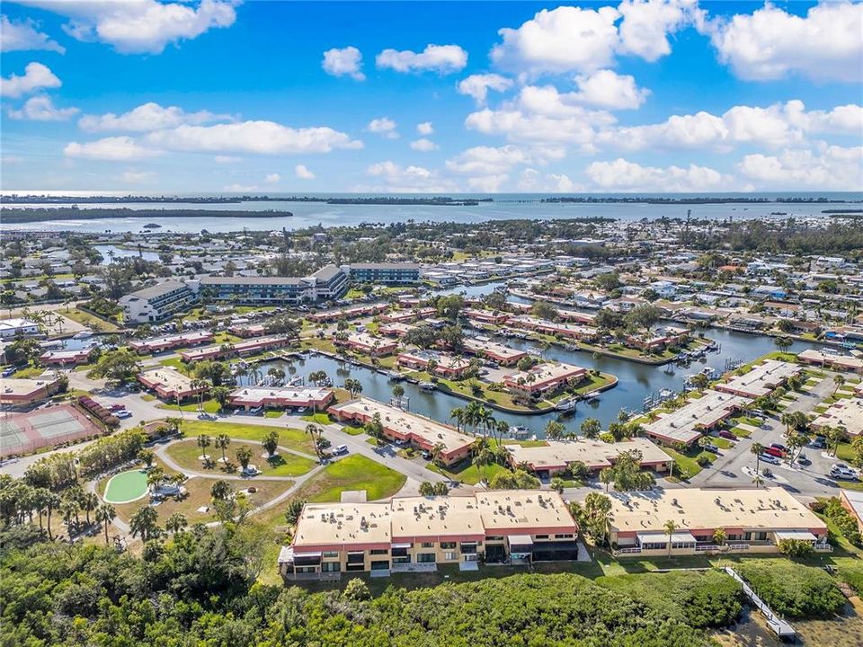 For Sale: $499,900 (2 beds, 2 baths, 1278 Square Feet)