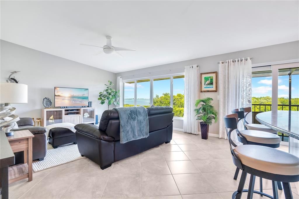 For Sale: $499,900 (2 beds, 2 baths, 1278 Square Feet)