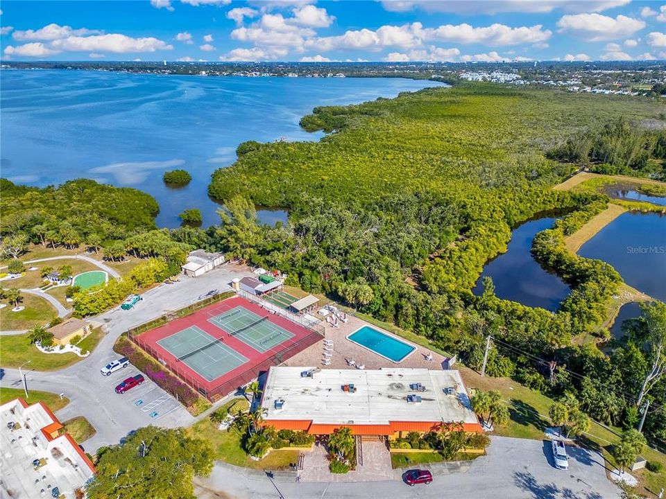 For Sale: $499,900 (2 beds, 2 baths, 1278 Square Feet)