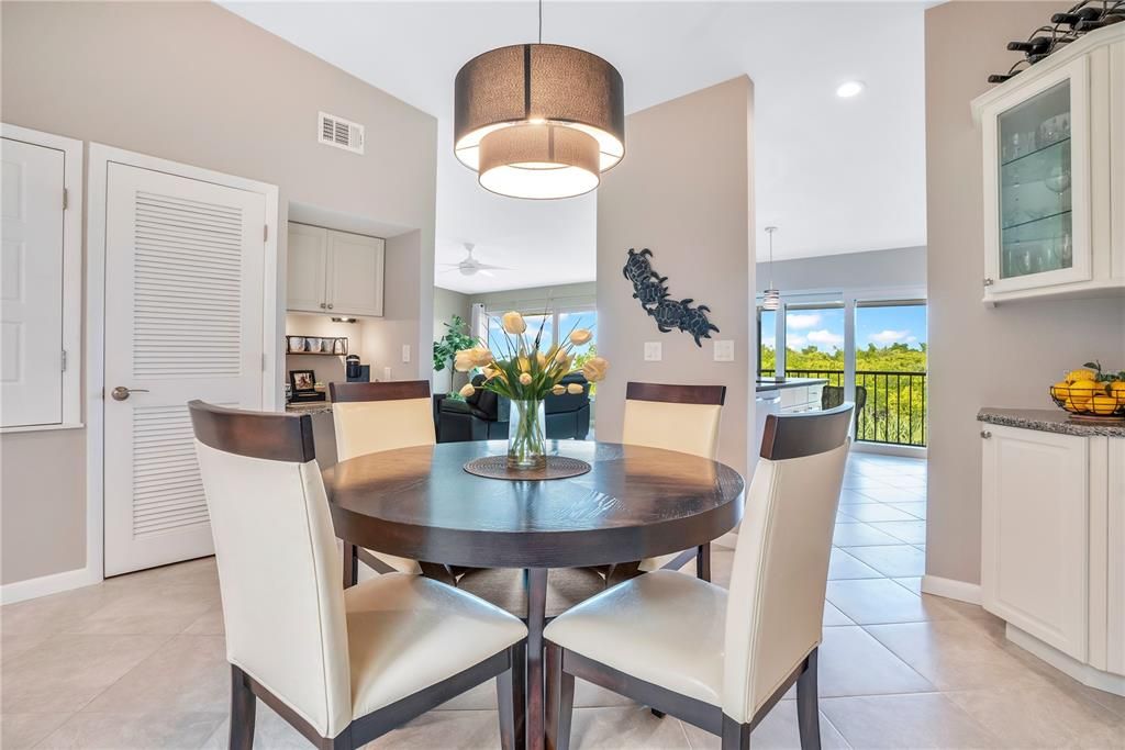 For Sale: $499,900 (2 beds, 2 baths, 1278 Square Feet)