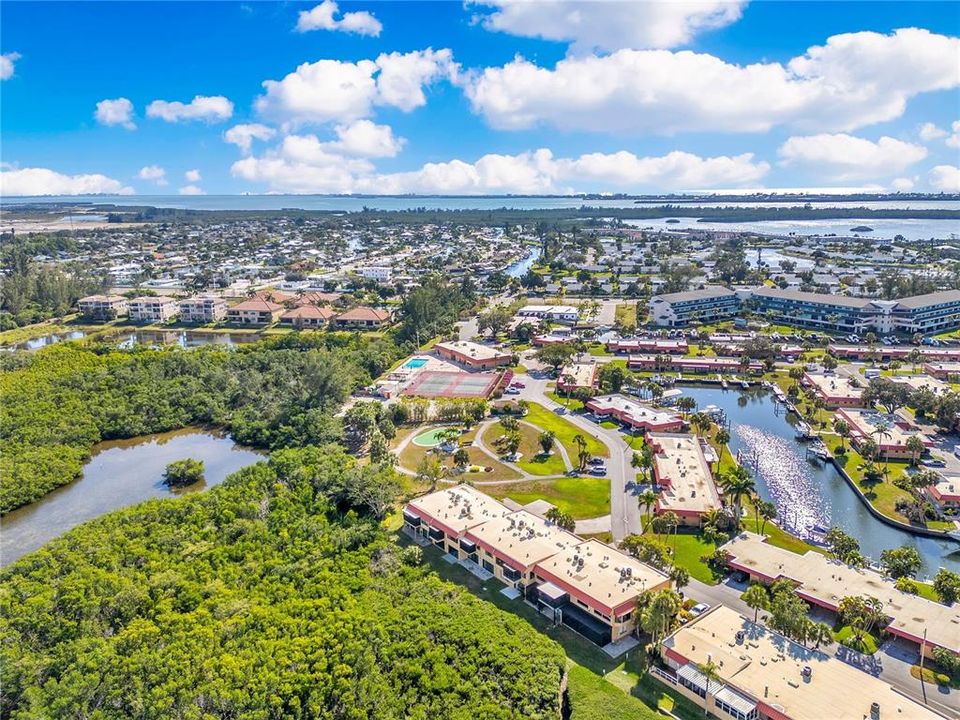 For Sale: $499,900 (2 beds, 2 baths, 1278 Square Feet)