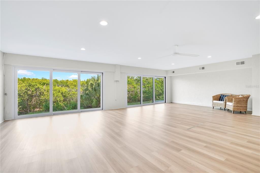 For Sale: $499,900 (2 beds, 2 baths, 1278 Square Feet)