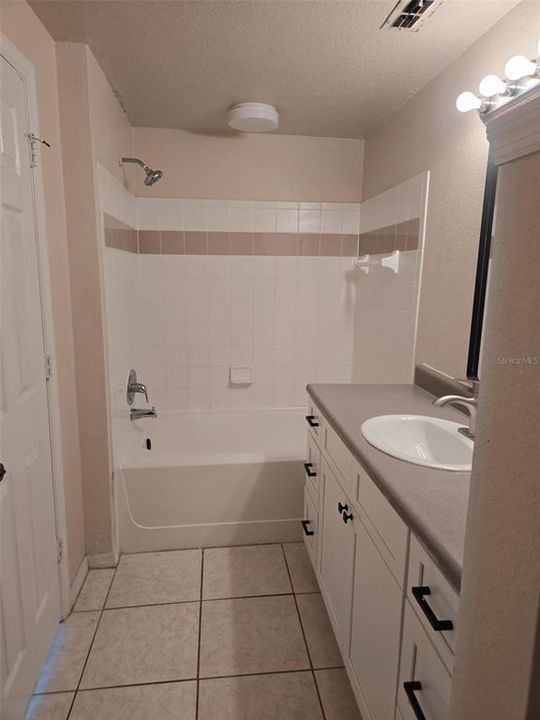 待售: $135,000 (1 贝兹, 1 浴室, 768 平方英尺)