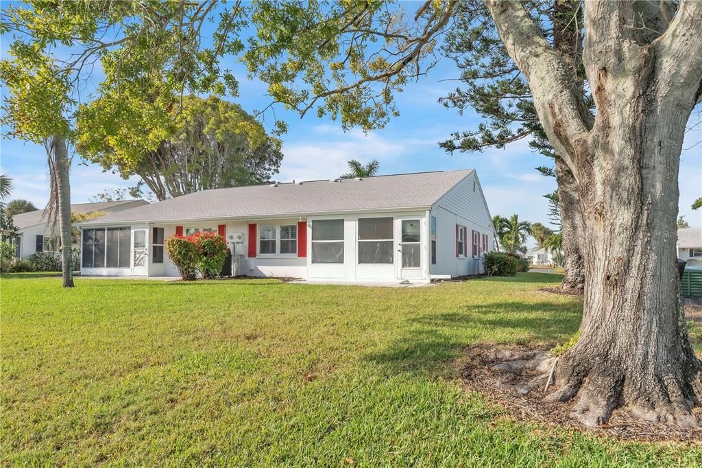 For Sale: $405,000 (2 beds, 2 baths, 1341 Square Feet)