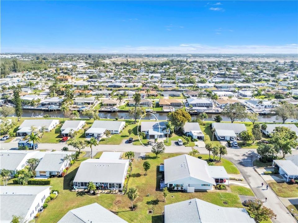 For Sale: $405,000 (2 beds, 2 baths, 1341 Square Feet)