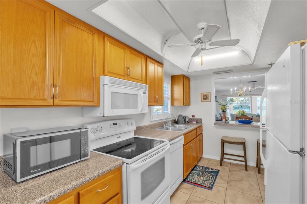 For Sale: $405,000 (2 beds, 2 baths, 1341 Square Feet)