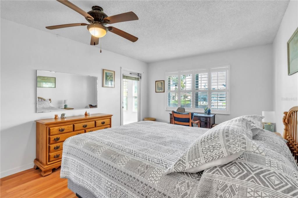 For Sale: $405,000 (2 beds, 2 baths, 1341 Square Feet)