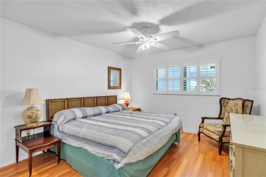 For Sale: $405,000 (2 beds, 2 baths, 1341 Square Feet)