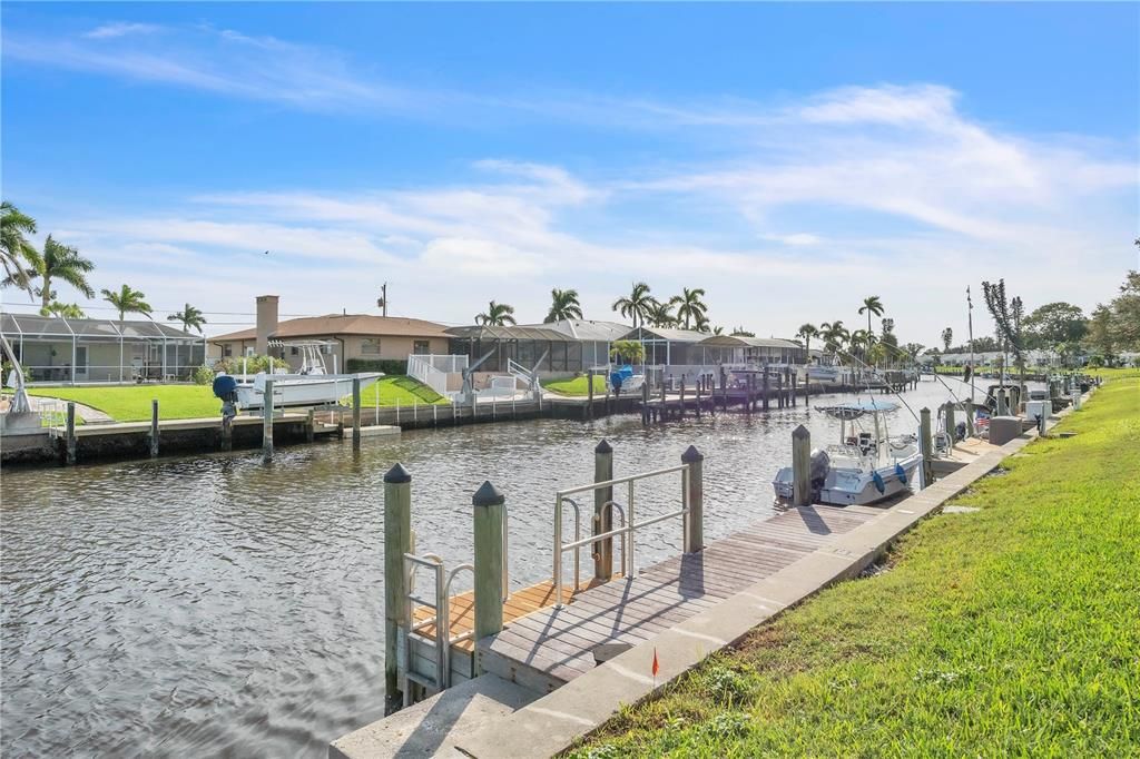 For Sale: $405,000 (2 beds, 2 baths, 1341 Square Feet)