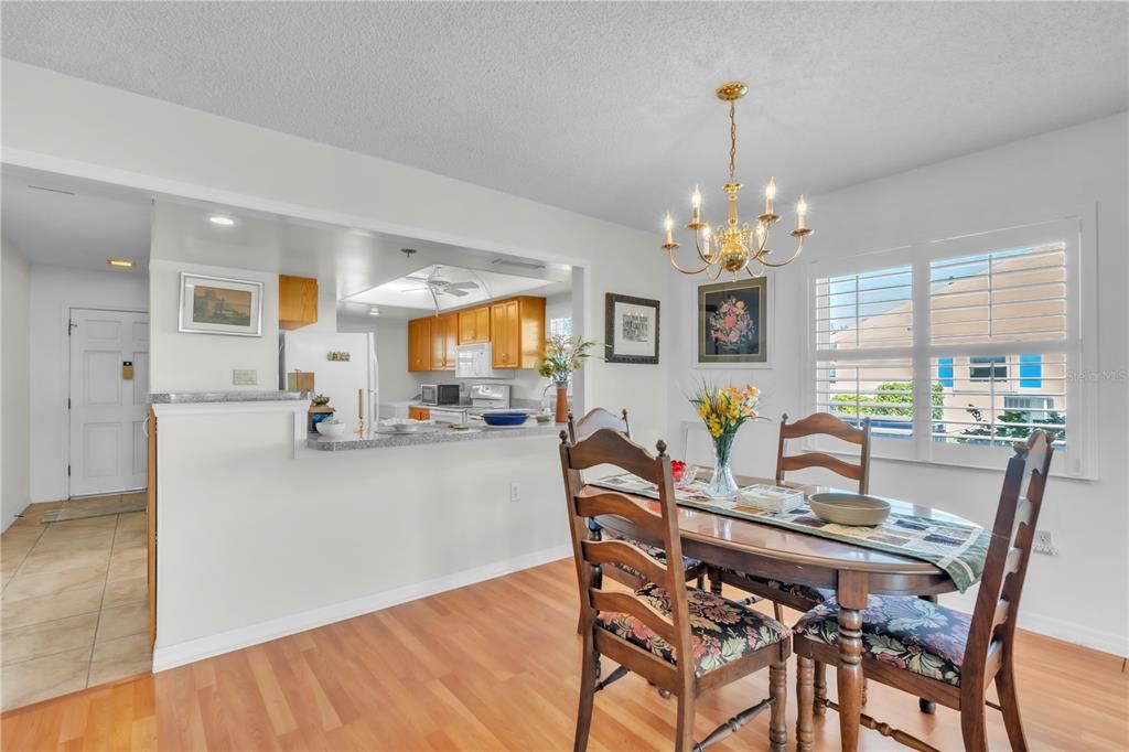 For Sale: $405,000 (2 beds, 2 baths, 1341 Square Feet)