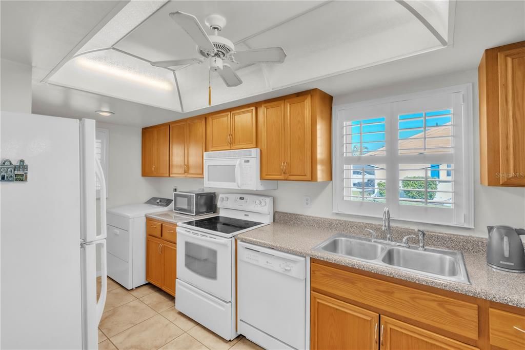 For Sale: $405,000 (2 beds, 2 baths, 1341 Square Feet)