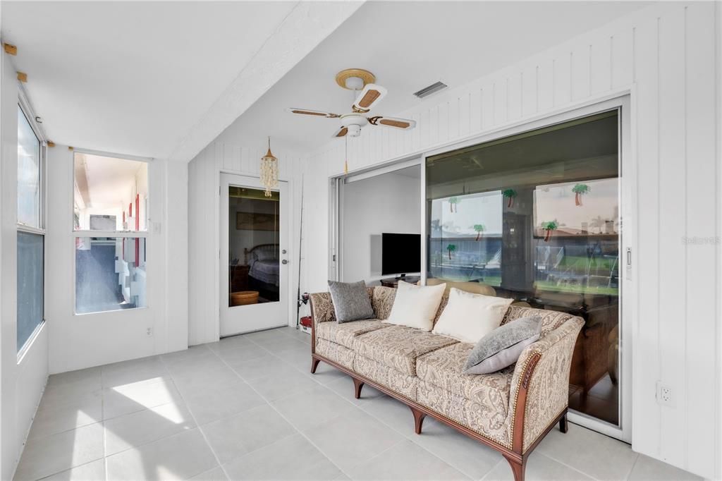 For Sale: $405,000 (2 beds, 2 baths, 1341 Square Feet)