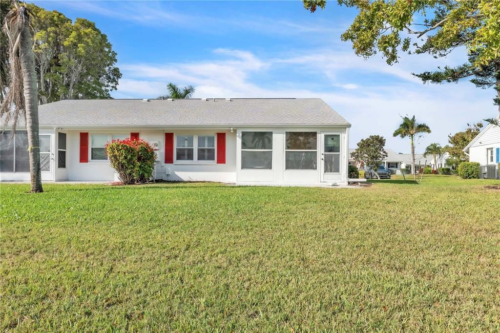 For Sale: $405,000 (2 beds, 2 baths, 1341 Square Feet)