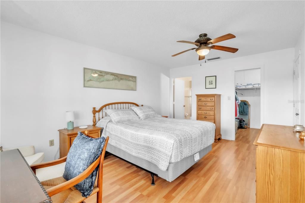 For Sale: $405,000 (2 beds, 2 baths, 1341 Square Feet)