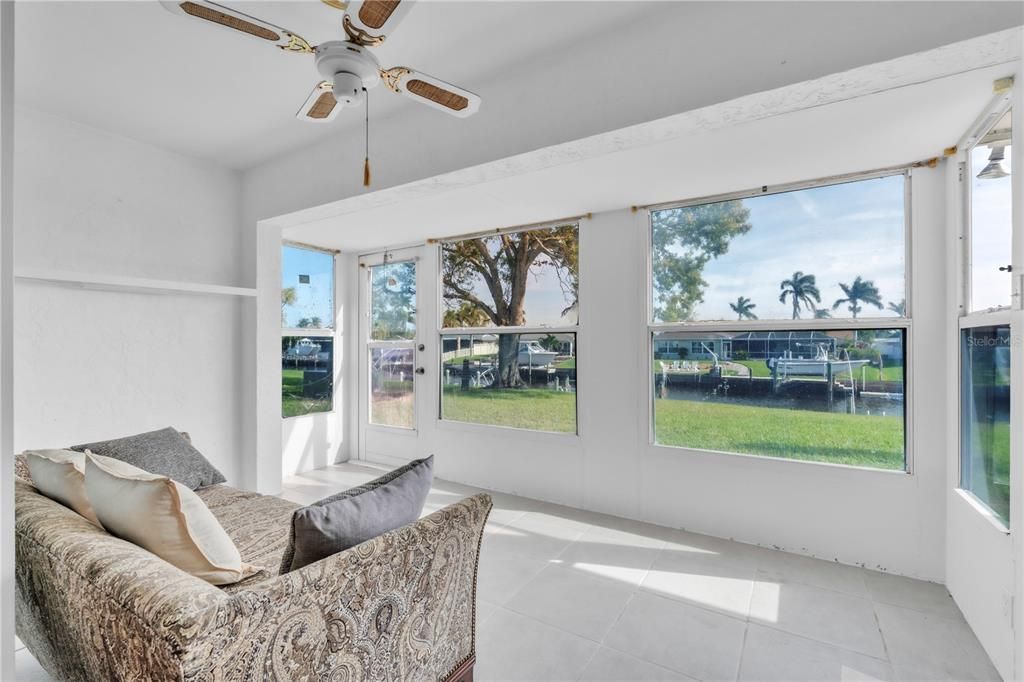 For Sale: $405,000 (2 beds, 2 baths, 1341 Square Feet)