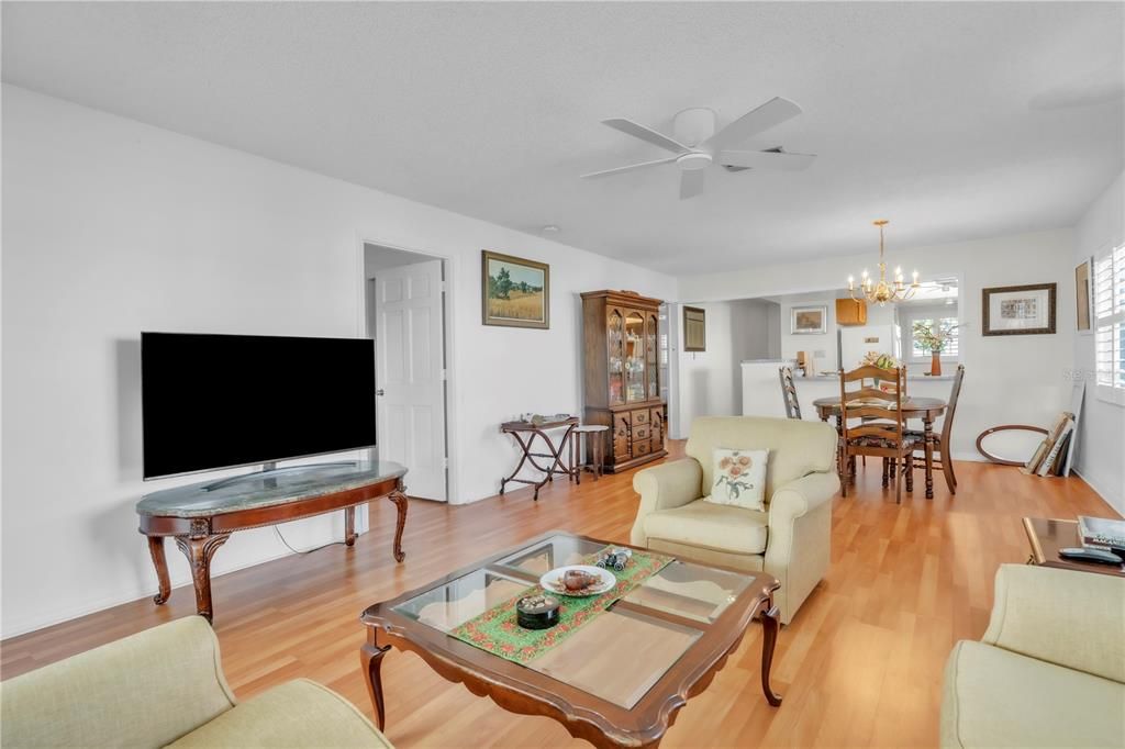 For Sale: $405,000 (2 beds, 2 baths, 1341 Square Feet)