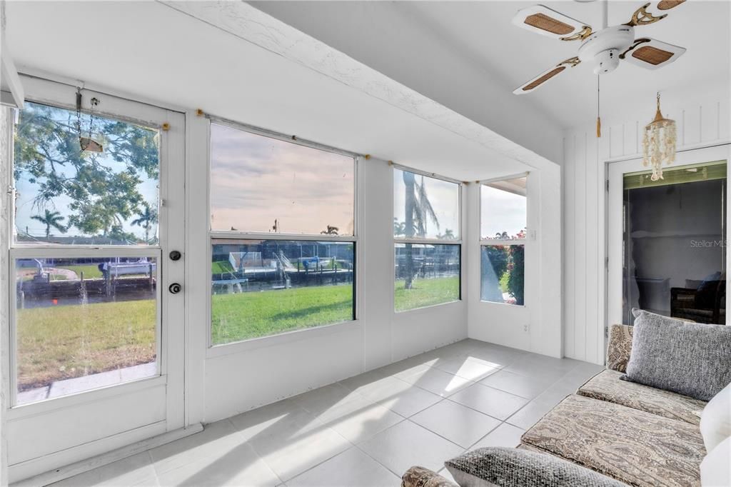 For Sale: $405,000 (2 beds, 2 baths, 1341 Square Feet)