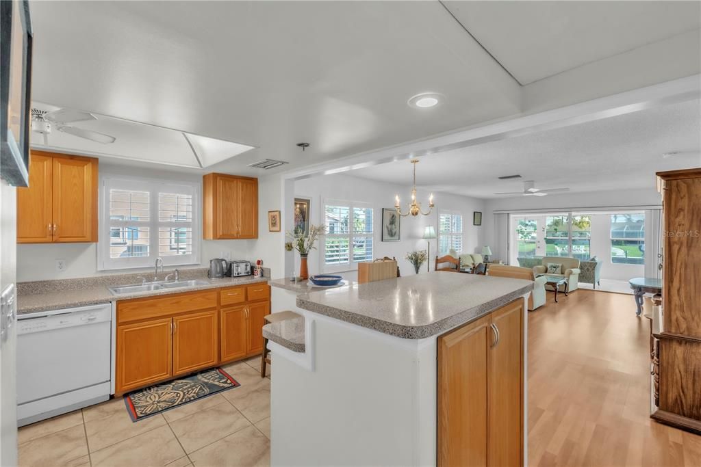 For Sale: $405,000 (2 beds, 2 baths, 1341 Square Feet)