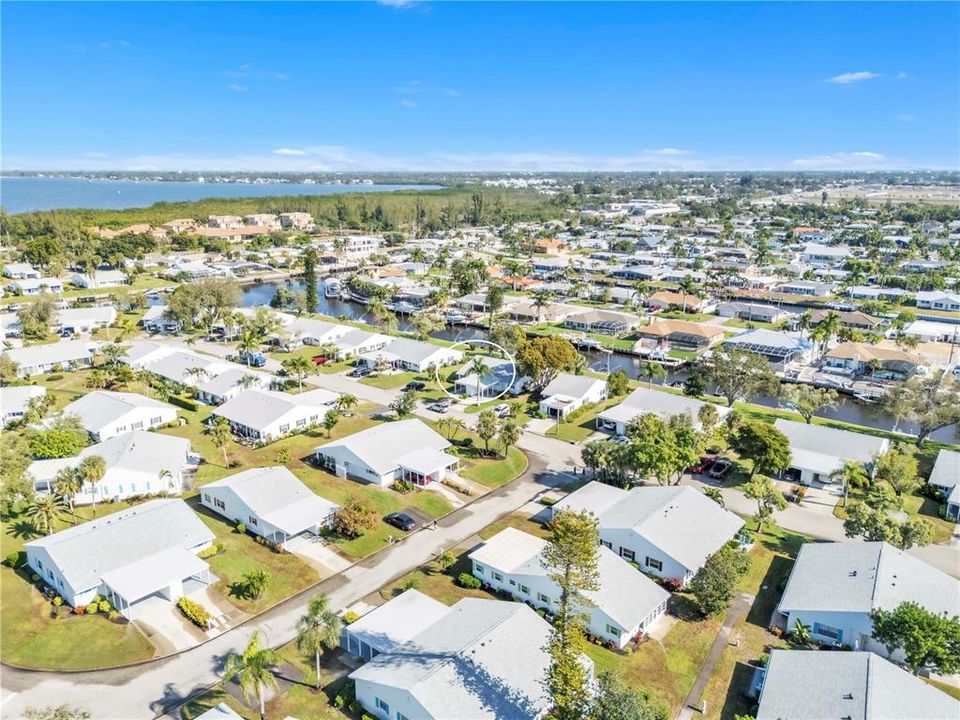 For Sale: $405,000 (2 beds, 2 baths, 1341 Square Feet)