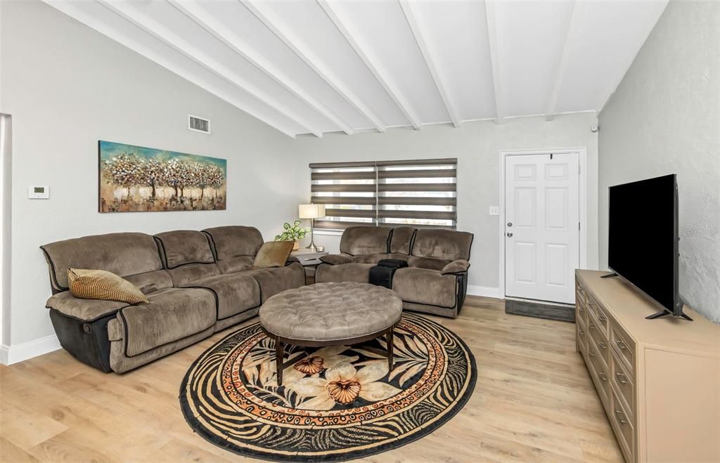 En Venta: $499,999 (3 camas, 2 baños, 1864 Pies cuadrados)