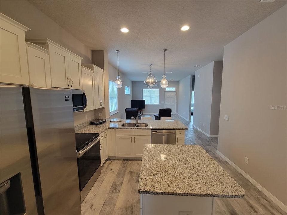 В аренду: $2,300 (2 спален, 2 ванн, 1388 Квадратных фут)