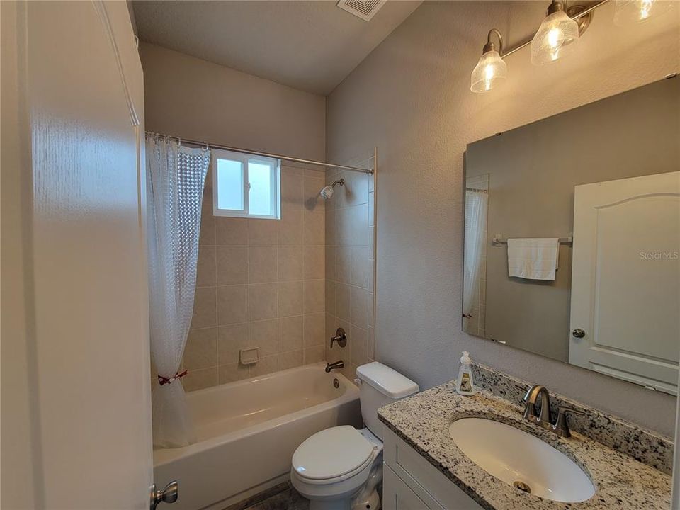 В аренду: $2,300 (2 спален, 2 ванн, 1388 Квадратных фут)