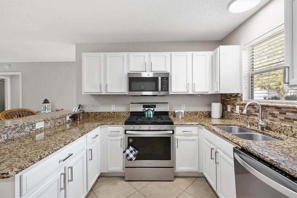 En Venta: $299,000 (2 camas, 2 baños, 1400 Pies cuadrados)