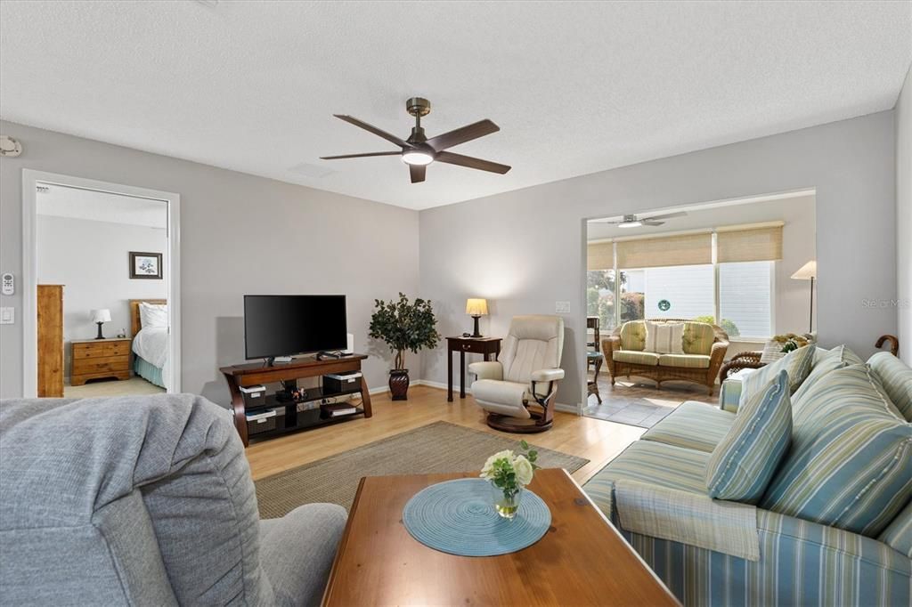 En Venta: $299,000 (2 camas, 2 baños, 1400 Pies cuadrados)