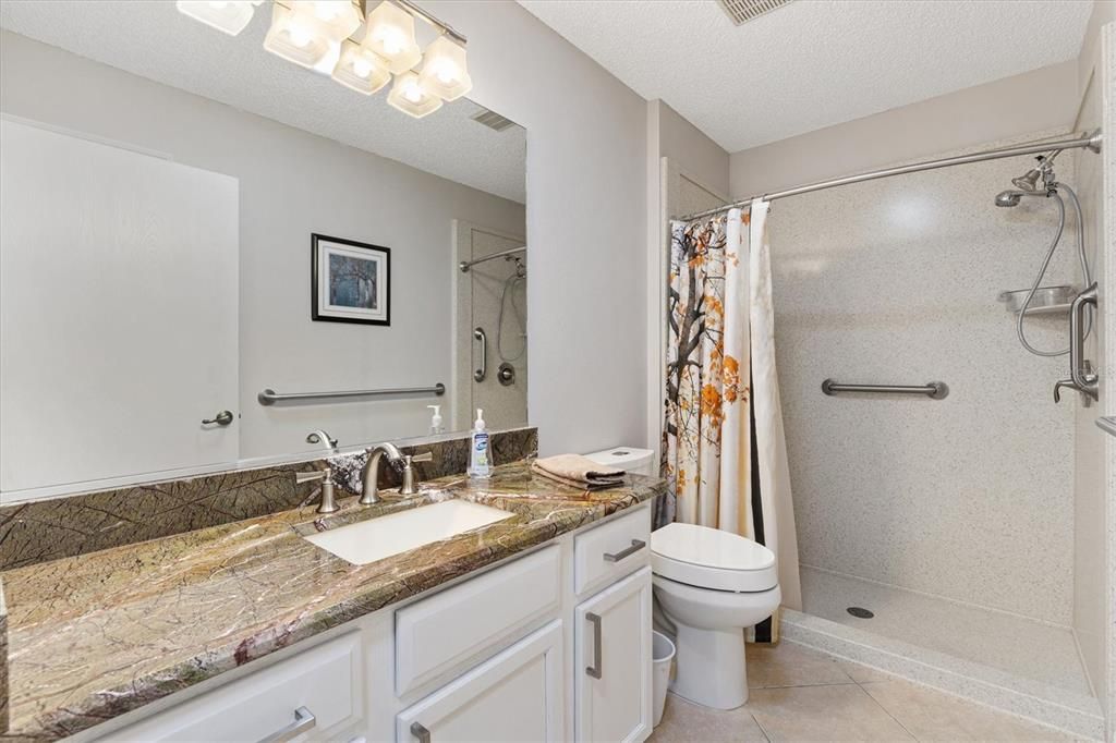 En Venta: $299,000 (2 camas, 2 baños, 1400 Pies cuadrados)