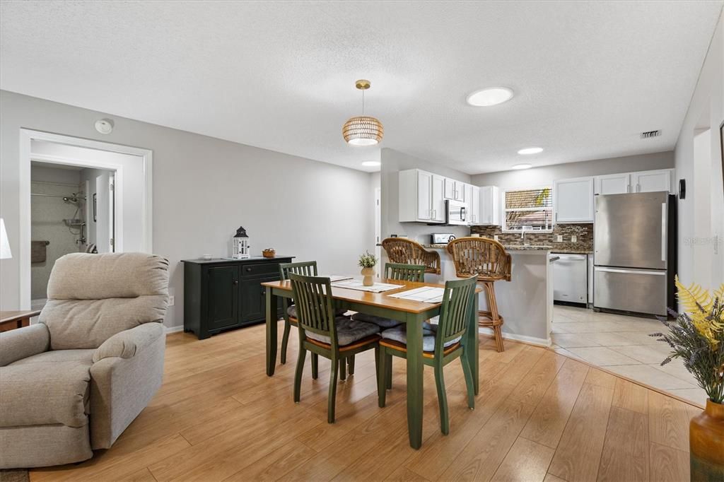 En Venta: $299,000 (2 camas, 2 baños, 1400 Pies cuadrados)