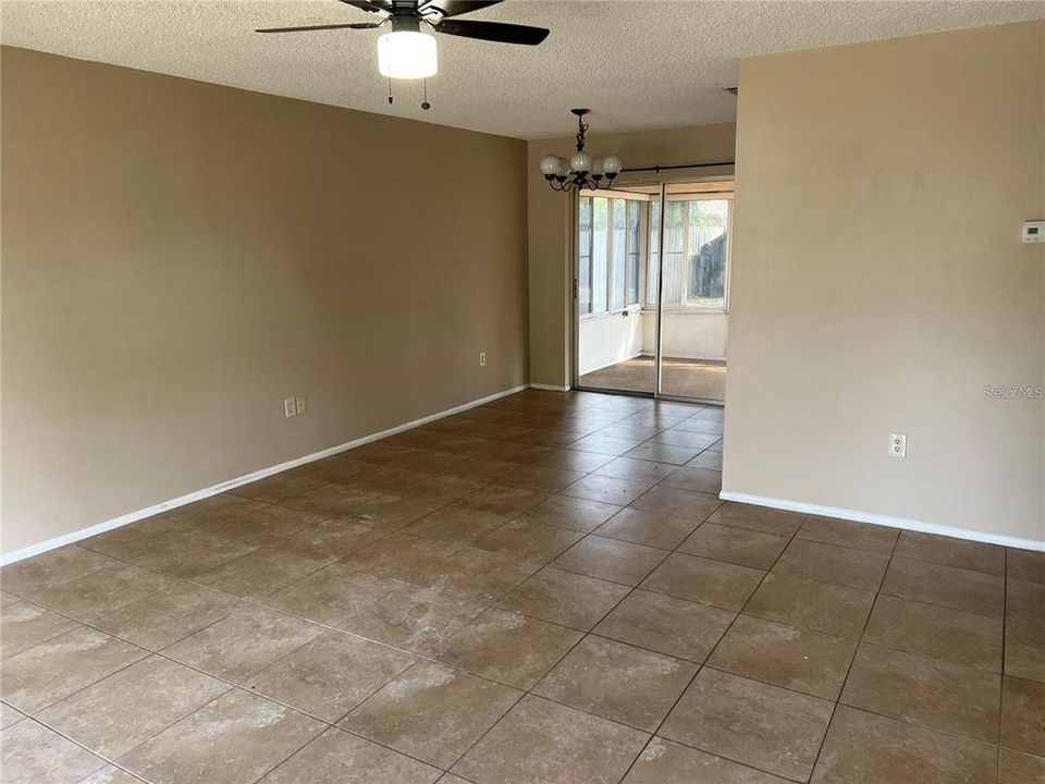For Rent: $1,600 (2 beds, 1 baths, 966 Square Feet)