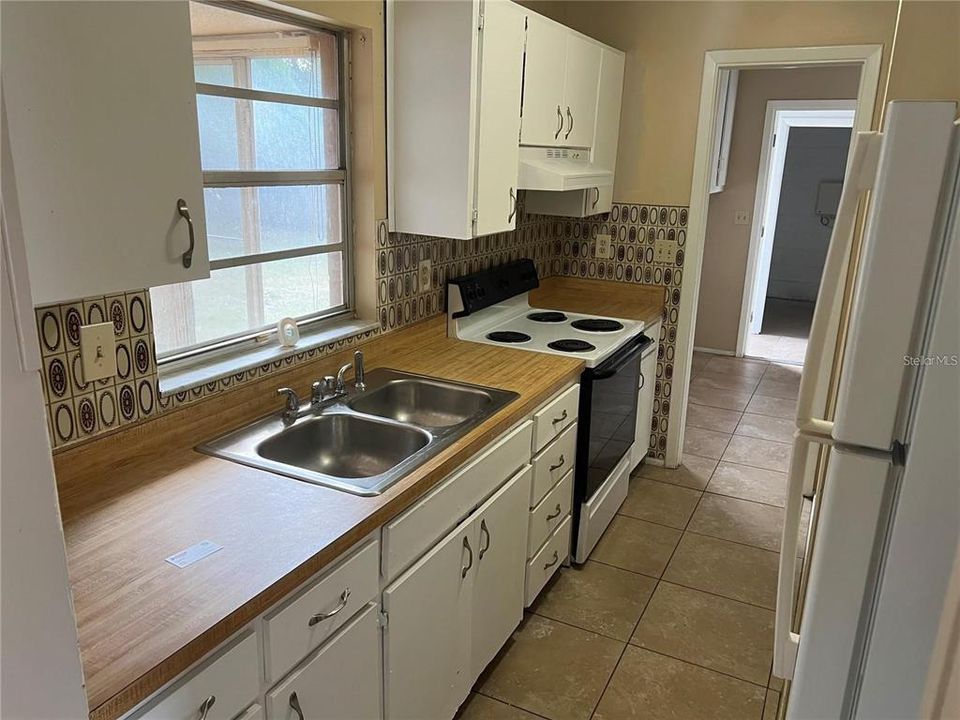 For Rent: $1,600 (2 beds, 1 baths, 966 Square Feet)