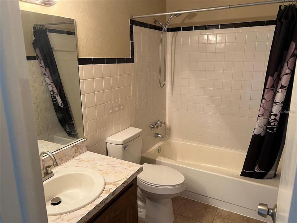 For Rent: $1,600 (2 beds, 1 baths, 966 Square Feet)